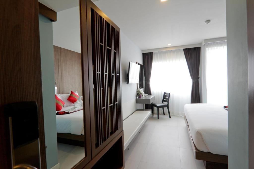 Elegancy Sansabai Hotel Patong Exterior foto