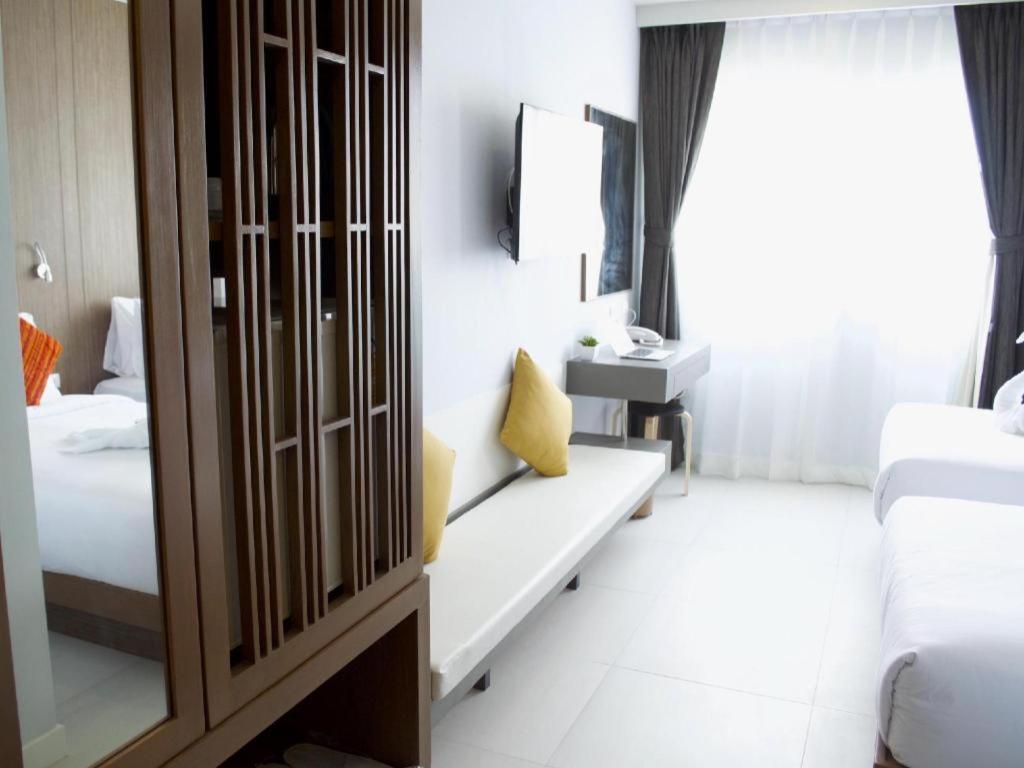 Elegancy Sansabai Hotel Patong Exterior foto